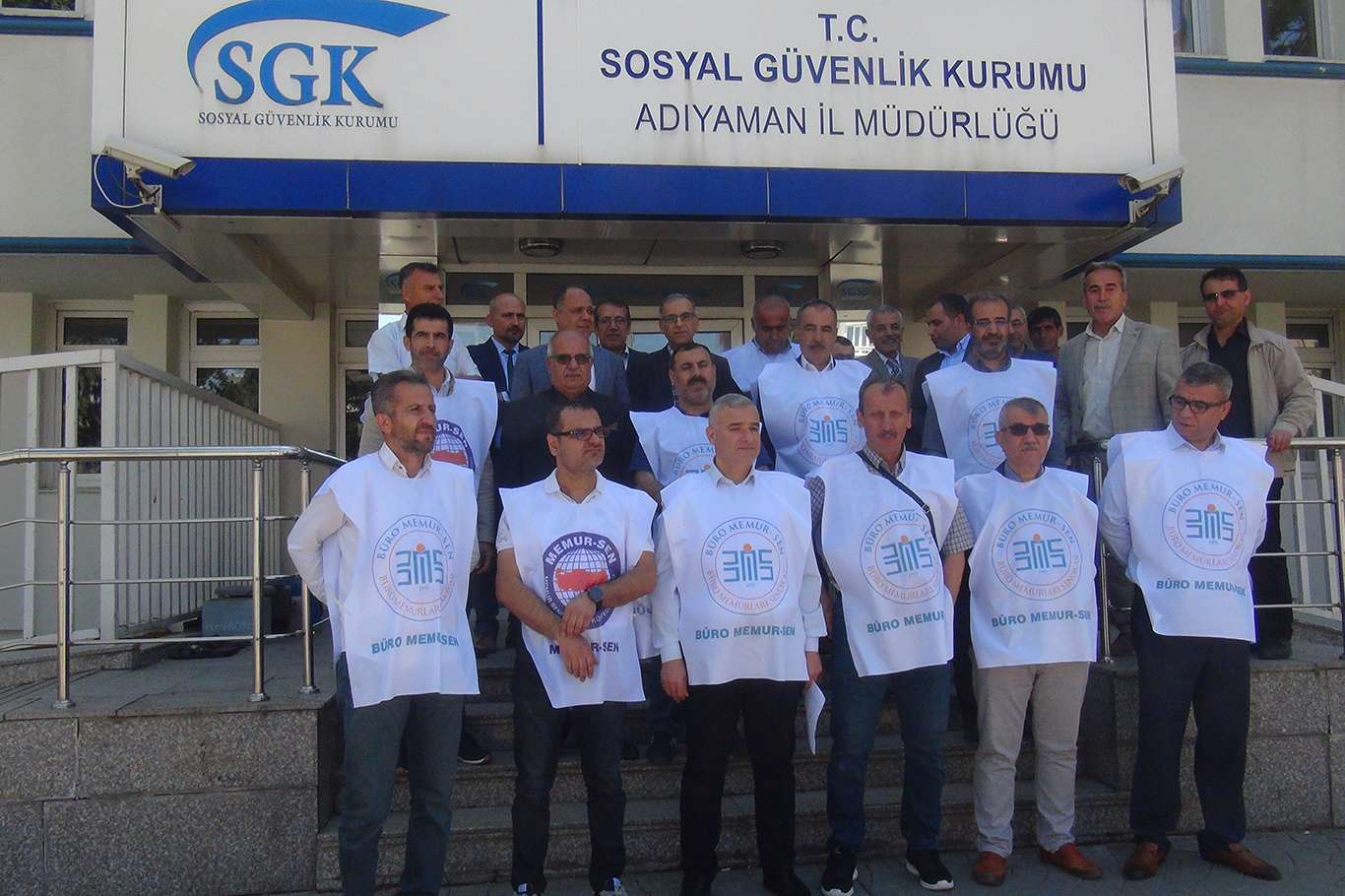 Adıyaman Büro Memur-Sen: Büyük fedakârlıklarla çalışan personel emeğinin karşılığını alamamaktadır Adıyaman Büro Memur-Sen: Büyük fedakârlıklarla çalışan personel emeğinin karşılığını alamamaktadır
